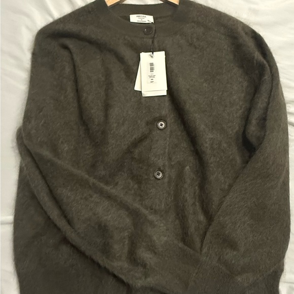 Aritzia Brushed Cashmere Relaxed Crew Cardigan - Picture 2 of 6